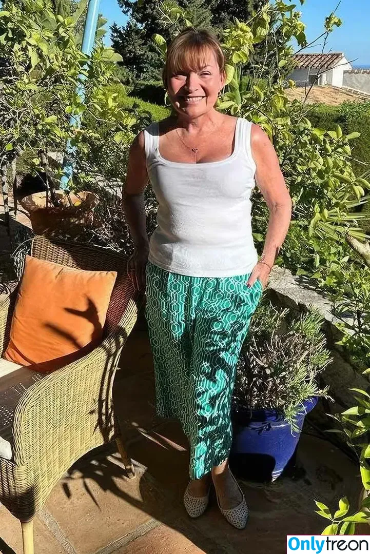 Lorraine Kelly nude photo #0072 (lorrainekellysmith)