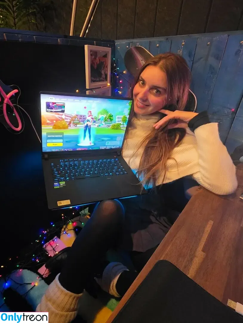 Loserfruit nude photo #0752 (brattykayla)