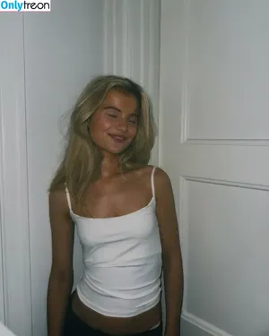  nude photo #0002