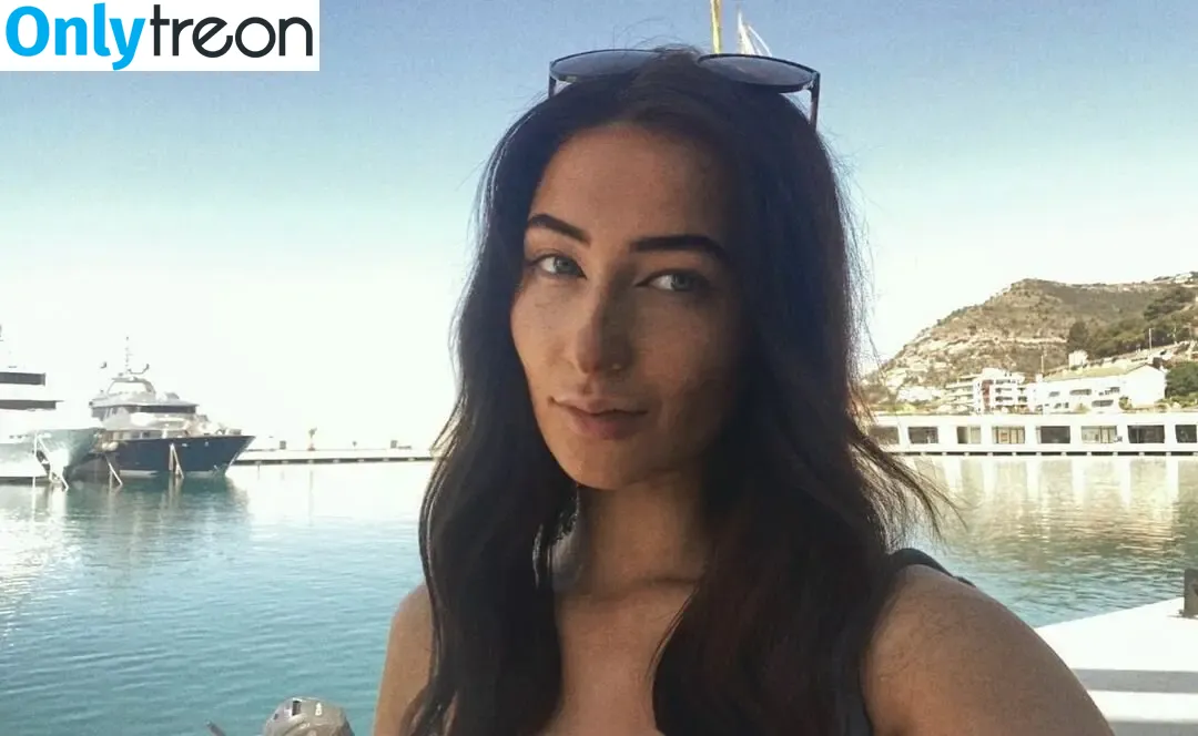 Lottie Lion nude photo #0012 (littlebitsoflottie / lottie.lion)
