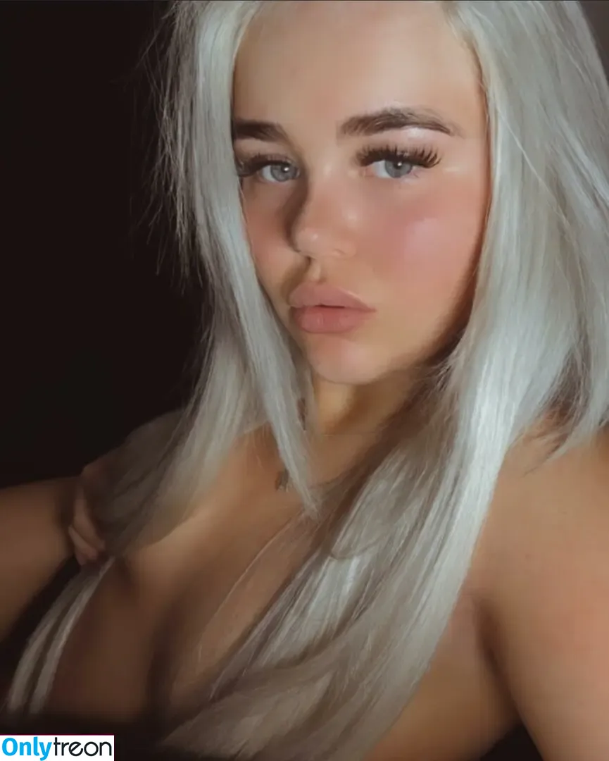 Lotus Petrie nude photo #0004 (lotuspetrie_xo)