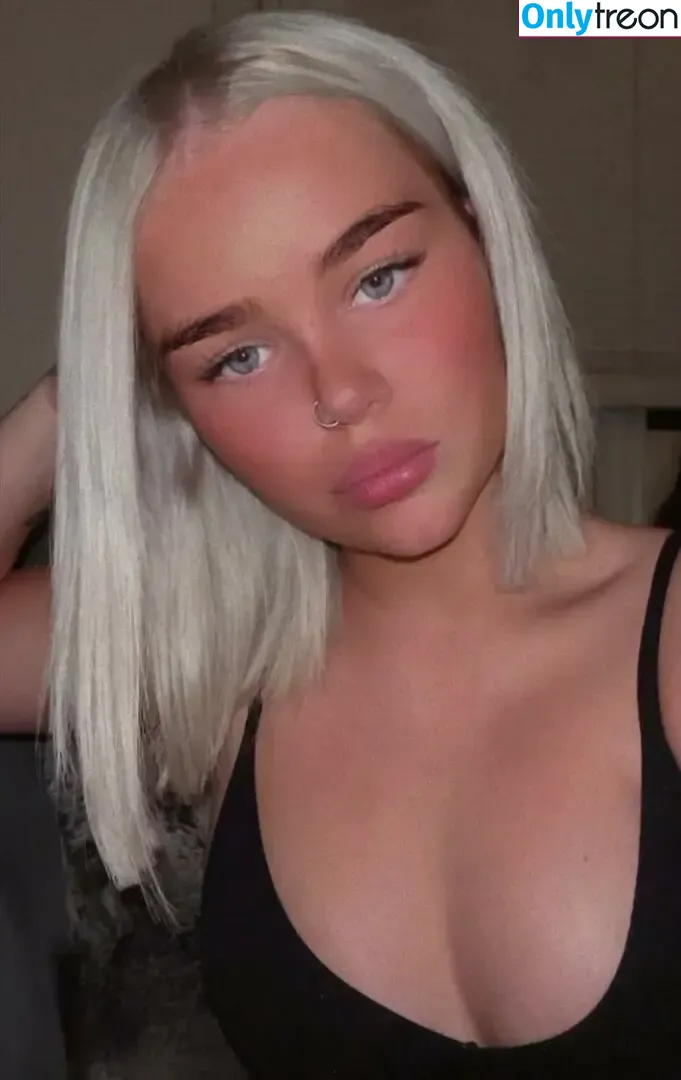Lotus Petrie nude photo #0005 (lotuspetrie_xo)