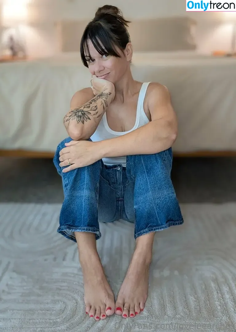 loveleearches nude photo #0307 (loveleearches.22)