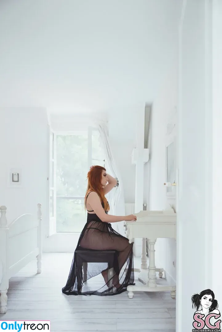 Lovia Suicide nude photo #0002 (Lovia Suicide)