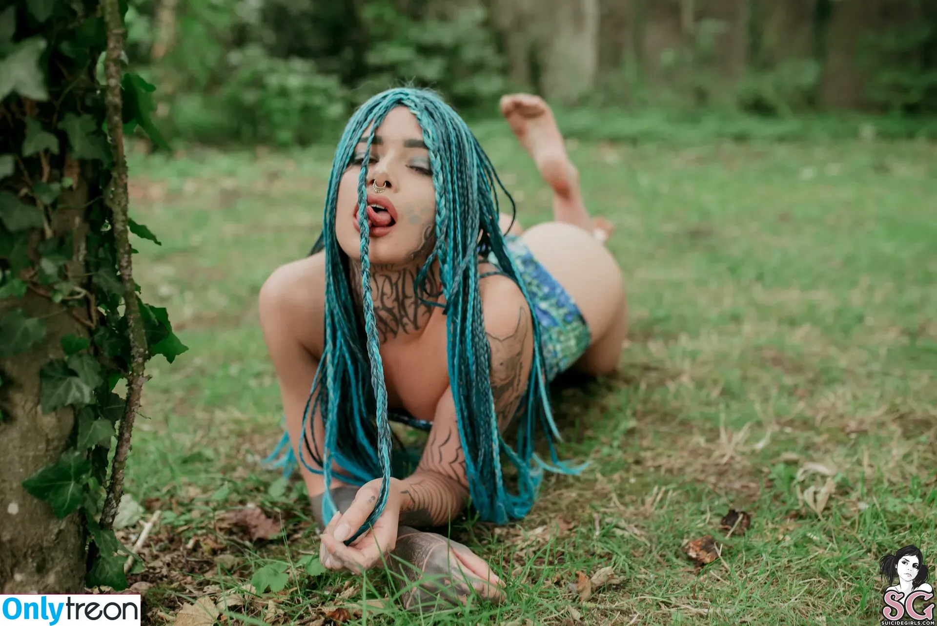 Lovia Suicide nude photo #0005 (Lovia Suicide)