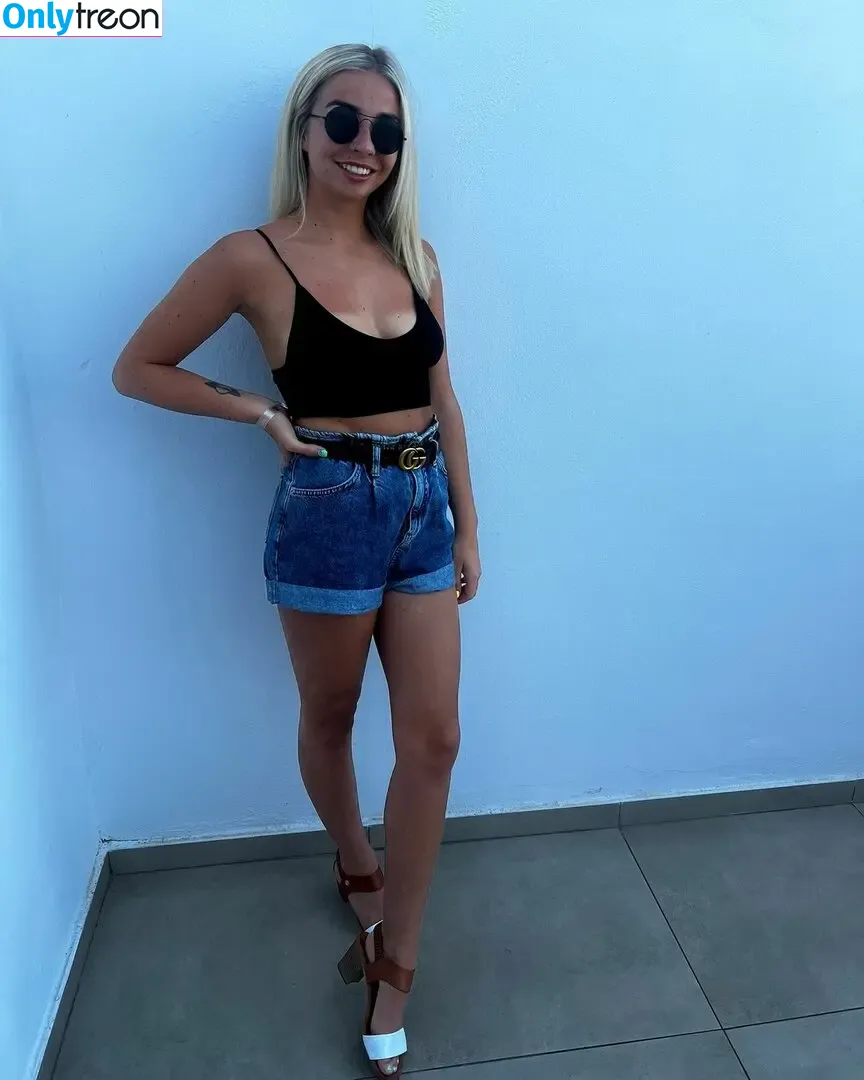 Luce M nude photo #0022 (Lucaaymac11 / lucemac11)