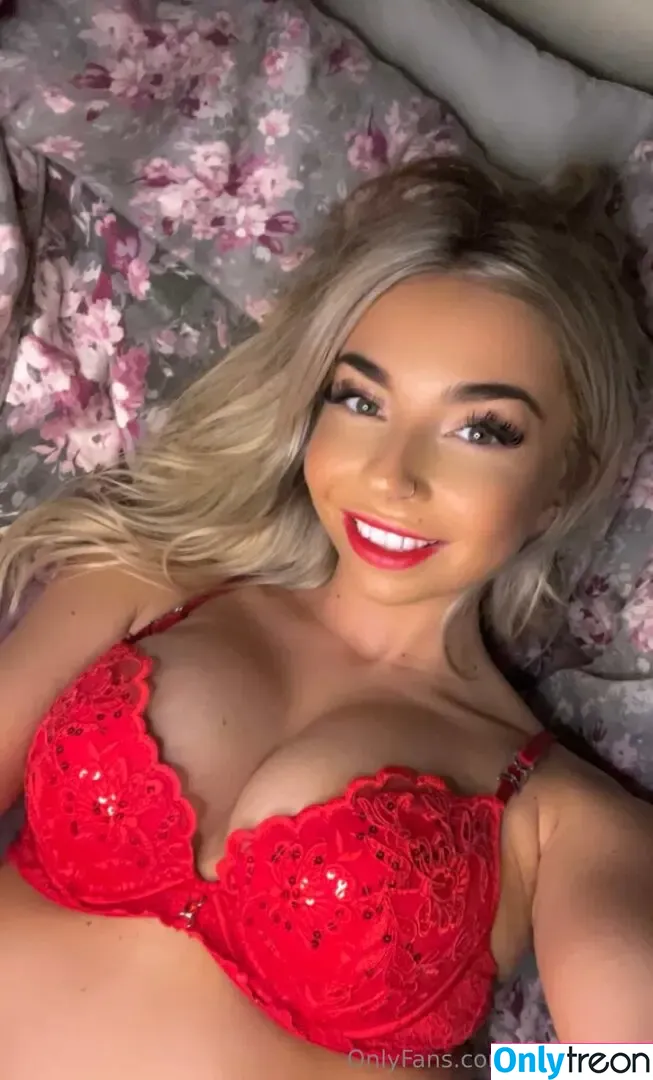 Luce M nude photo #0086 (Lucaaymac11 / lucemac11)