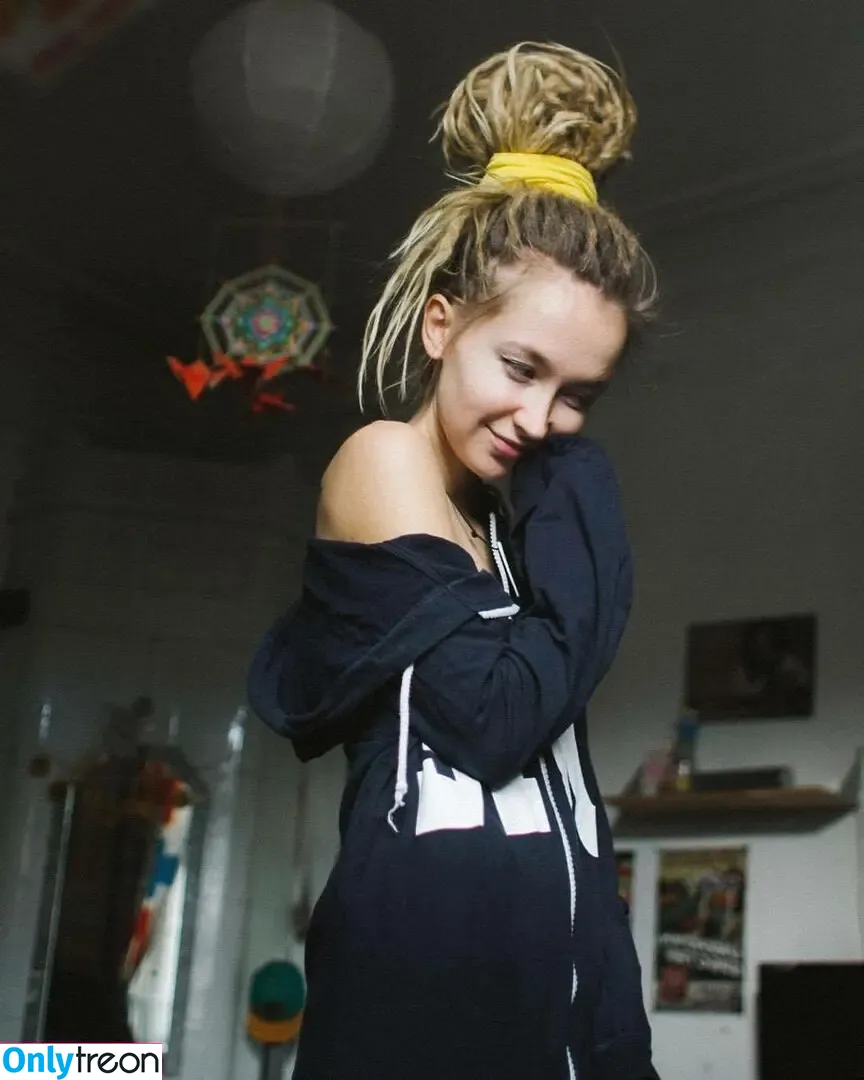 Luckydread nude photo #0008 (Nastya Sarafanchikova / luckydr / sarafanchikova)