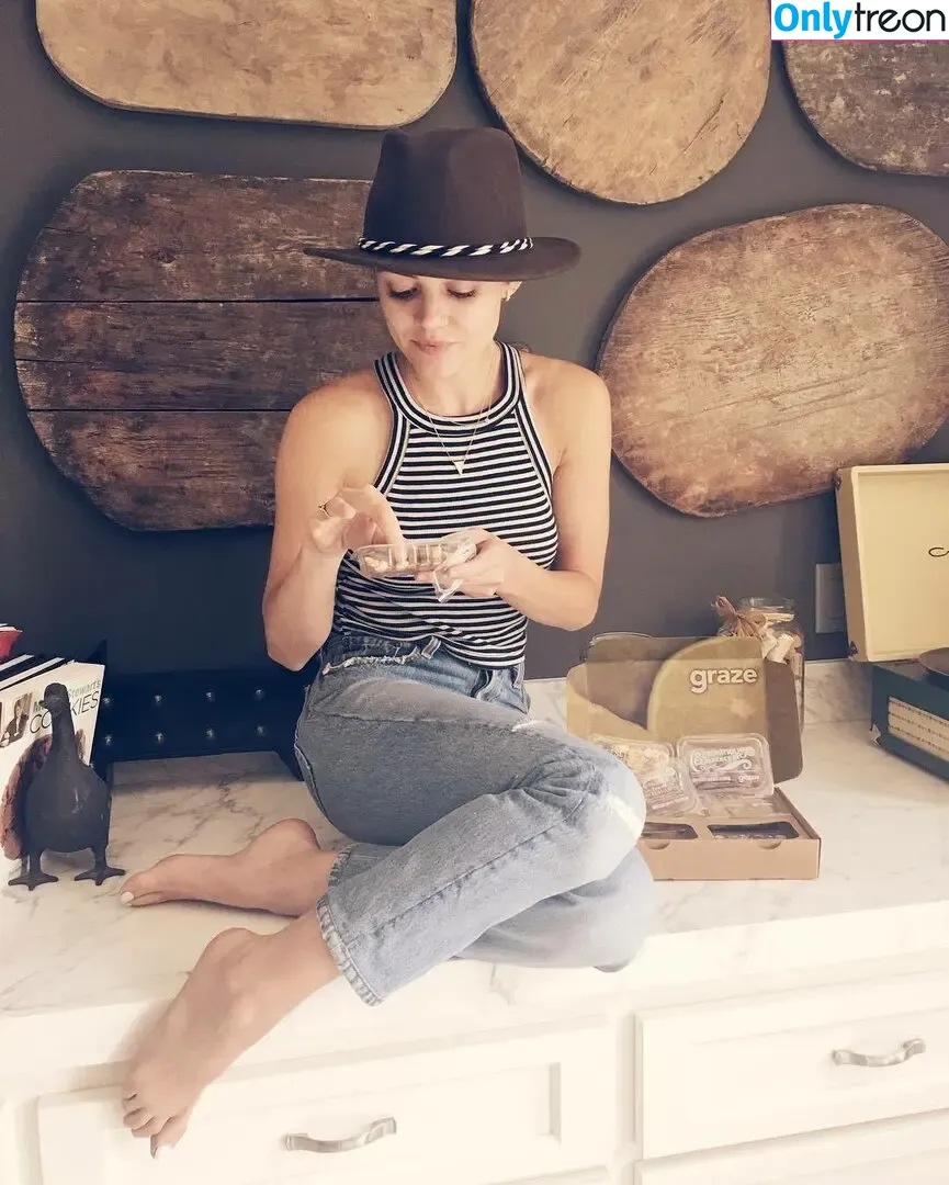 Lucy Hale nude photo #0174 (lucyhale)