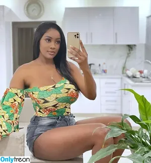 Lucy Malangh / lucy_malangh nude photo #0025