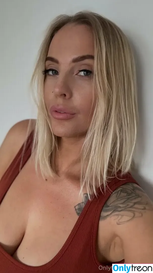 lucy_robinson nude photo #0175 (lucy_robinson)