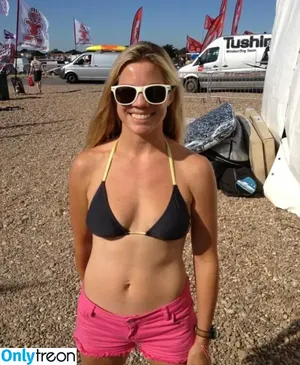 Lucy Robson / lucyrobson nude photo #0054