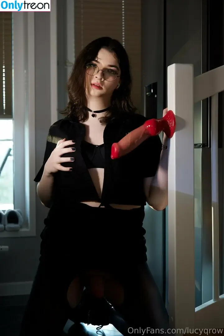 lucyqrow nude photo #0029 (lucyqrow)