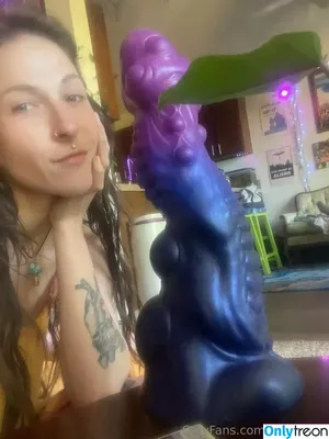 lucyskyes / Megan Bitchell's Sister nude photo #0250