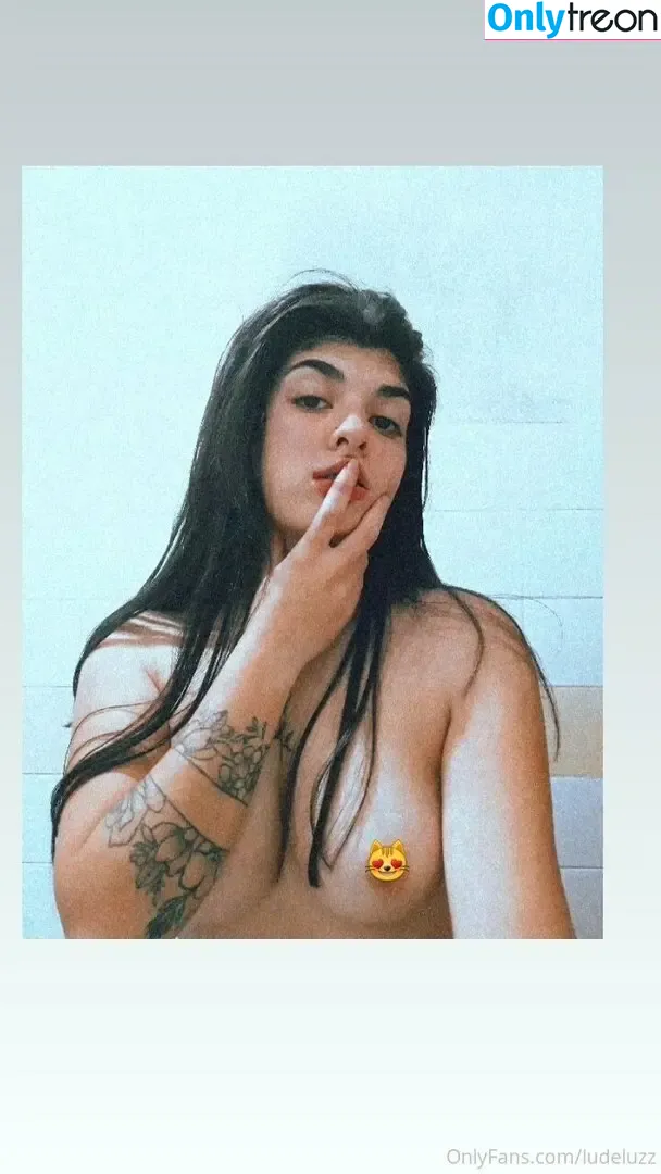 ludeluzz nude photo #0003 (luldez.__)