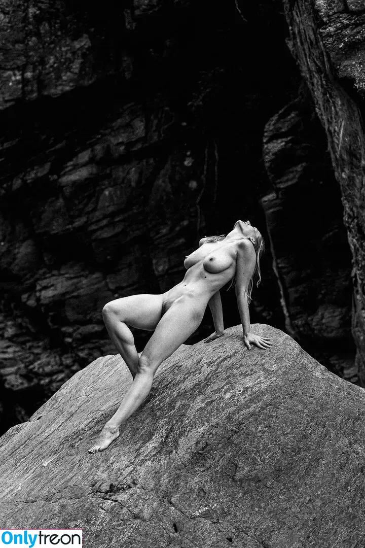 luizaconlaz nude photo #0274 (Daphnelu / luizaconlaz_model)