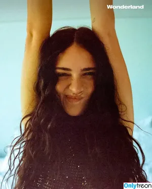 Luna Blaise / lunablaise nude photo #0101