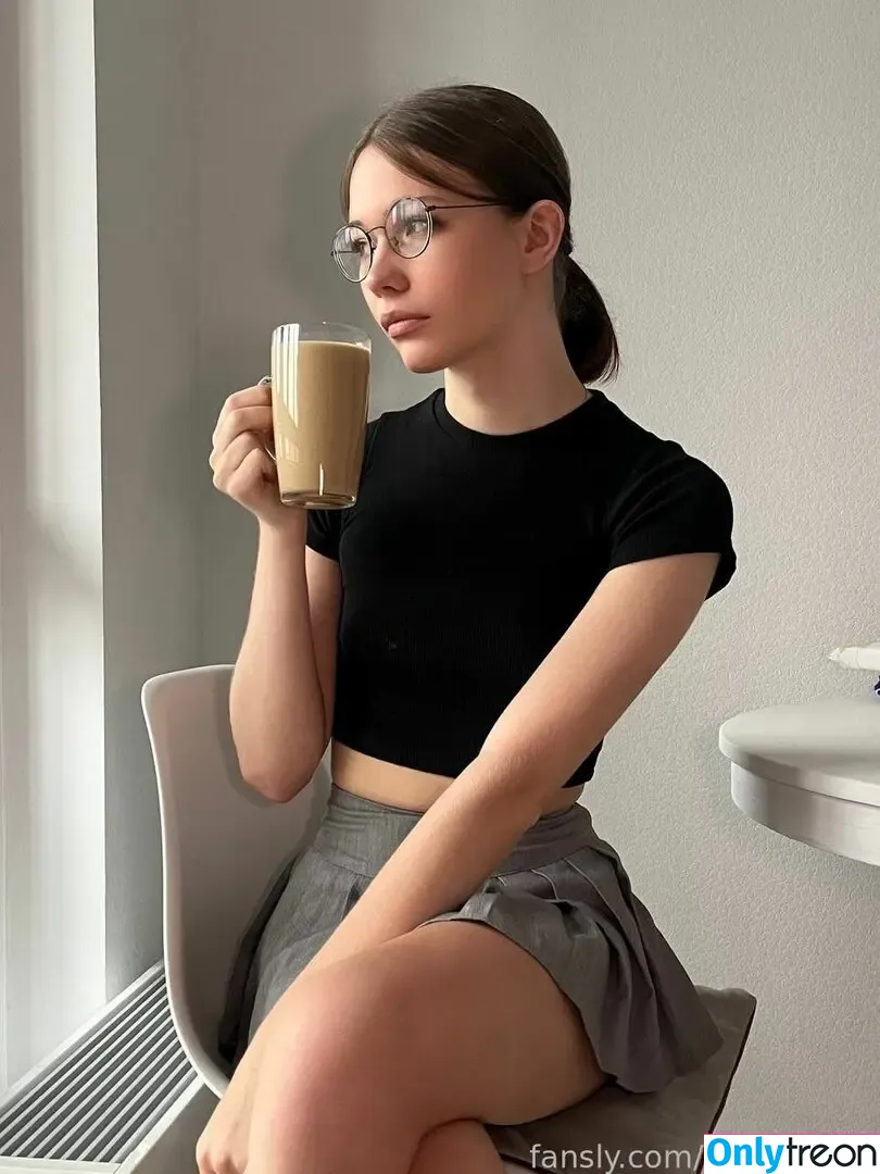 Lunaaa101 nude photo #0003 (lunaa_101 / transsluna)