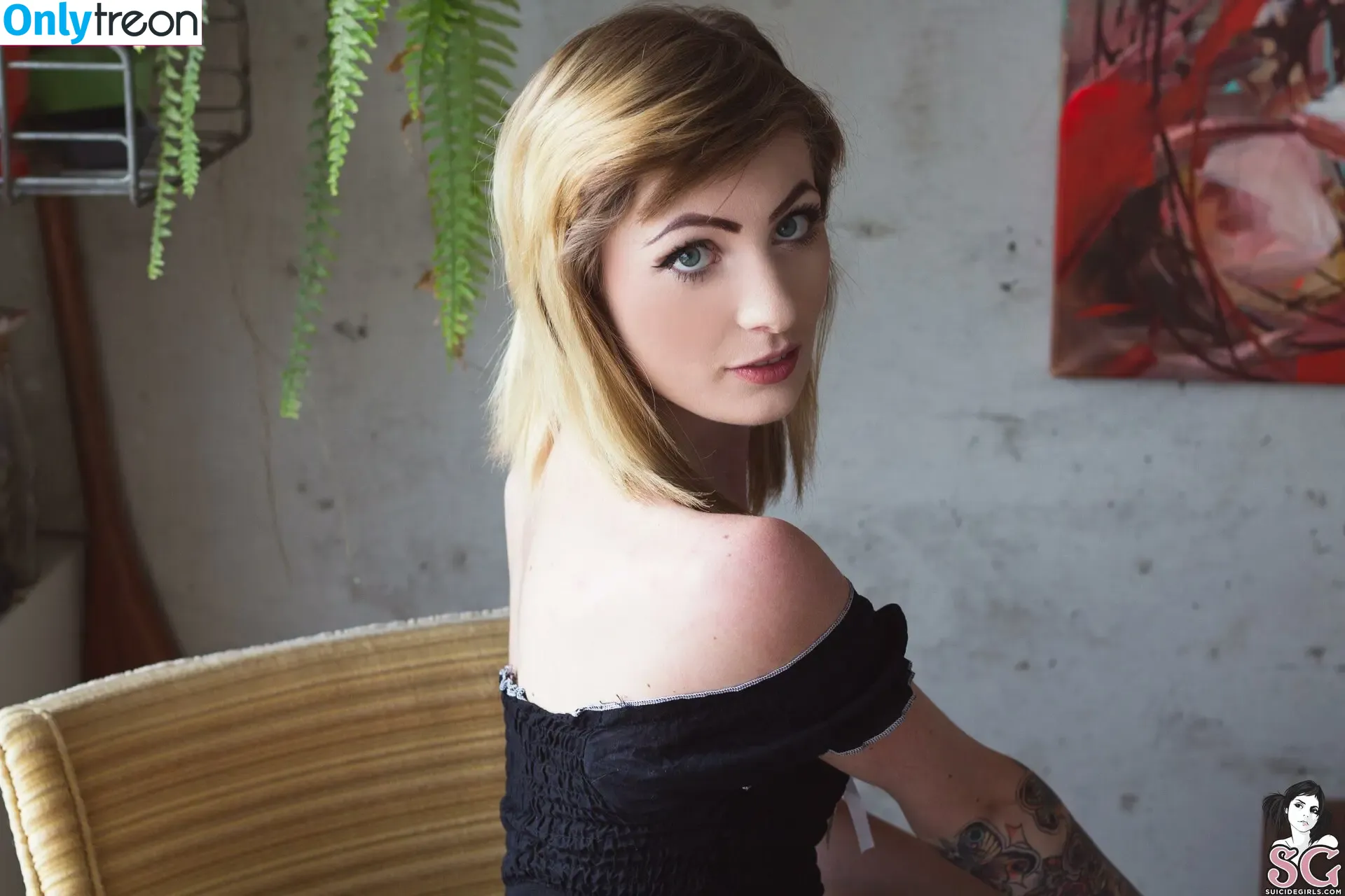 Lunchbox nude photo #0006 (142953636 / radiolunchbox)