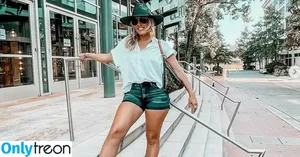 Lunden Roberts / Hunter Biden's baby mama / lundentownn_ nude photo #0005
