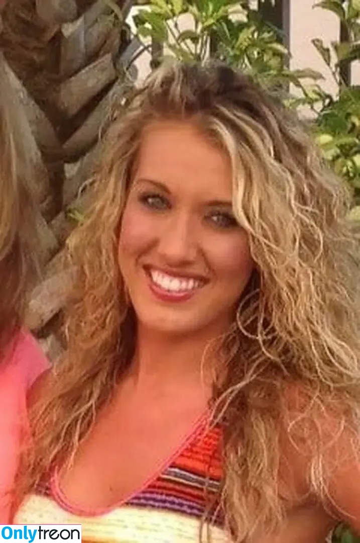 Lunden Roberts nude photo #0004 (Hunter Biden's baby mama / lundentownn_)