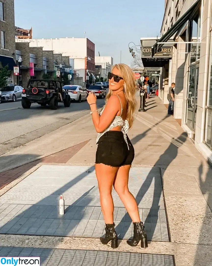 Lunden Roberts nude photo #0010 (Hunter Biden's baby mama / lundentownn_)