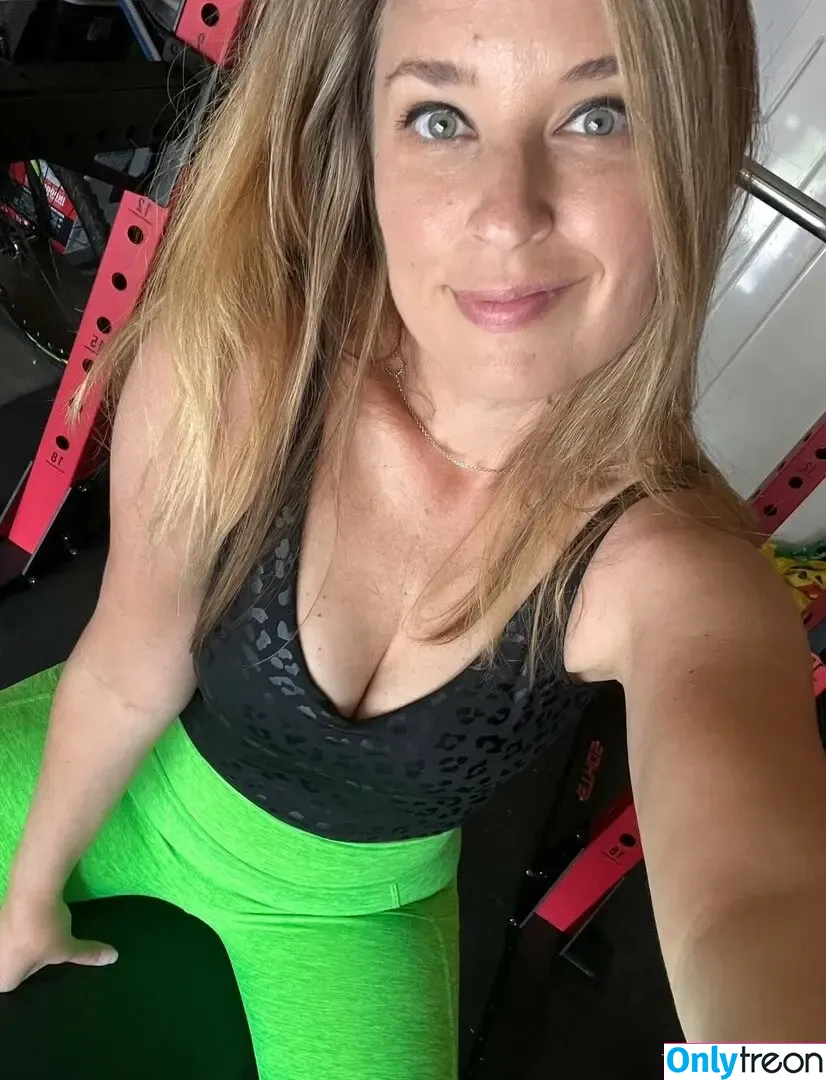 lyric_in_my_head nude photo #0238 (made_with_moxie_)