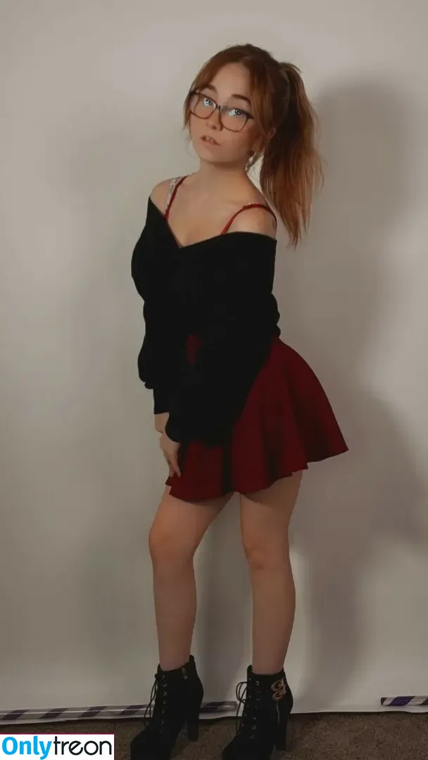 Lyssaurora nude photo #0707 (Lyssaurora)