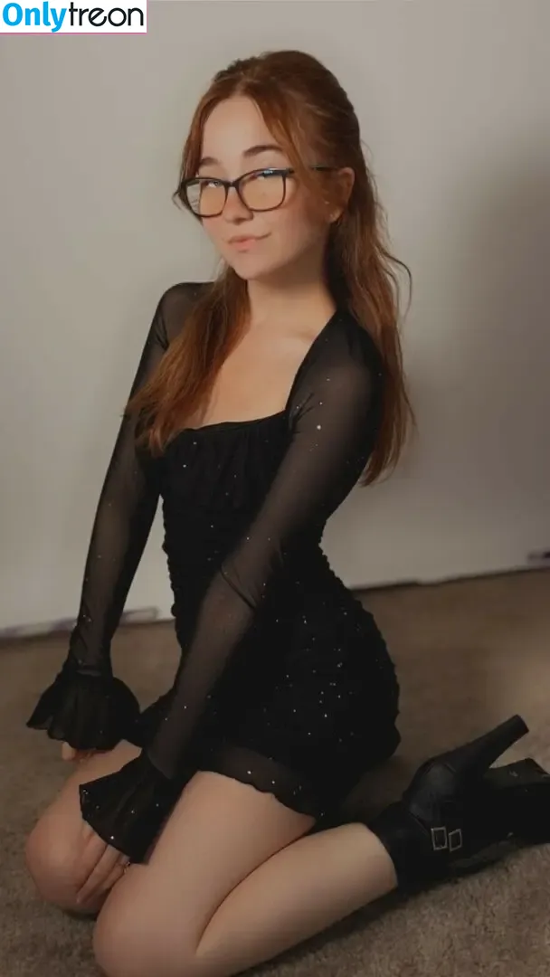 Lyssaurora nude photo #0712 (Lyssaurora)