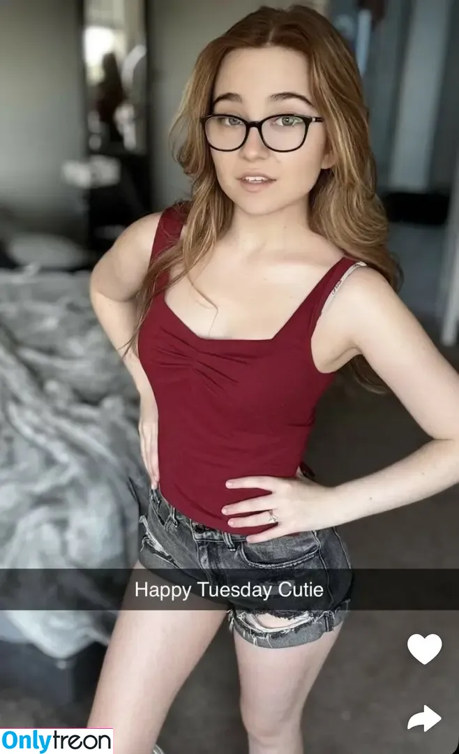 Lyssaurora nude photo #1336 (Lyssaurora)