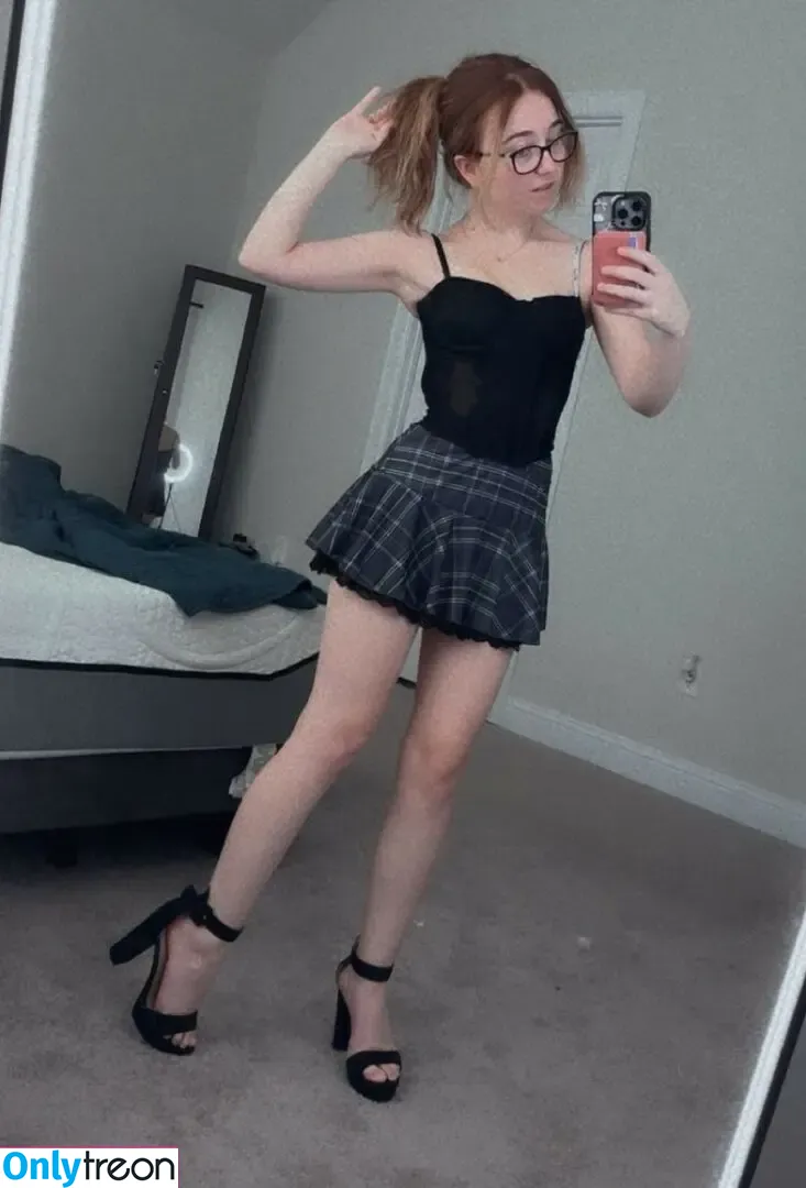 Lyssaurora nude photo #1359 (Lyssaurora)