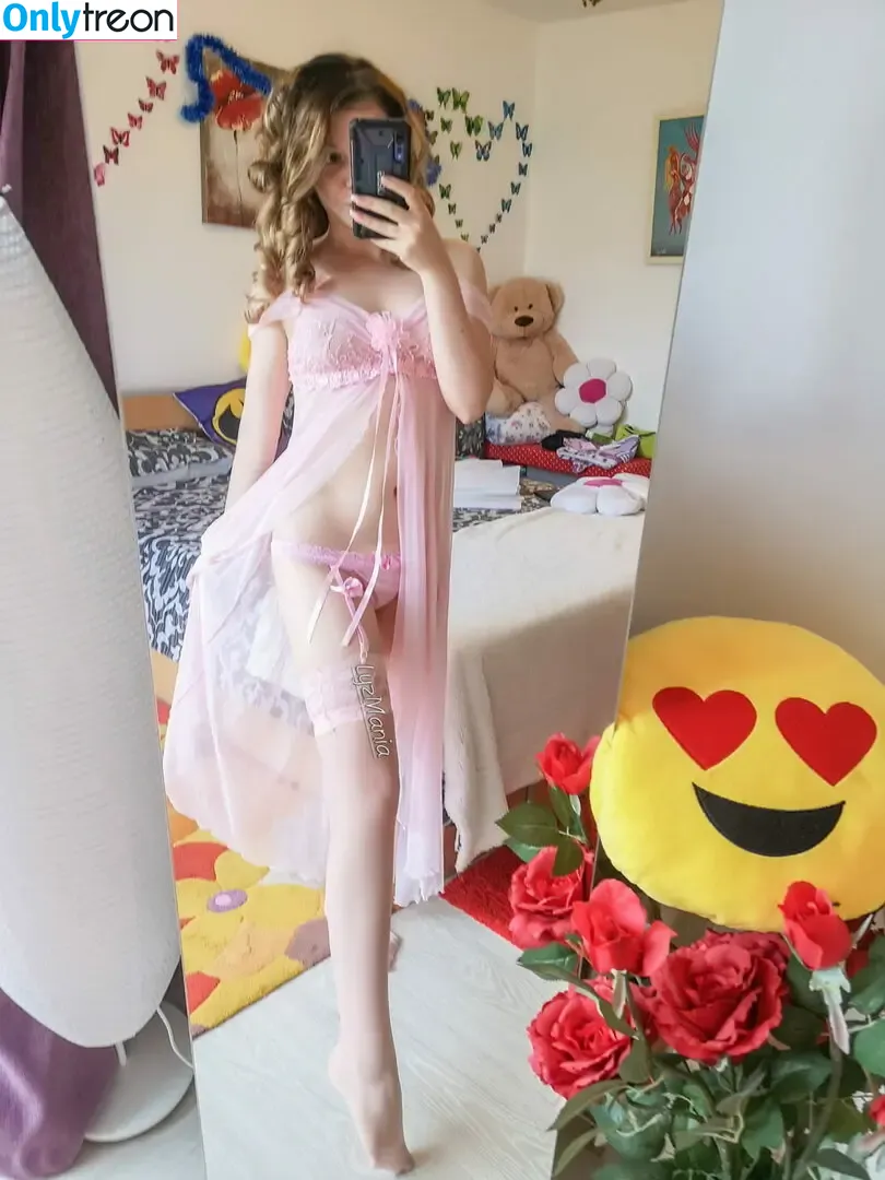 Lyzmania nude photo #0214 (lyzmania_)