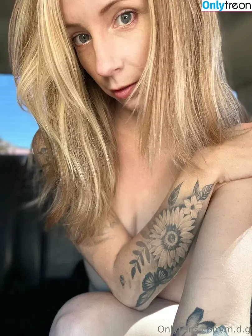 m.d.g nude photo #0001 (mdg_finance)