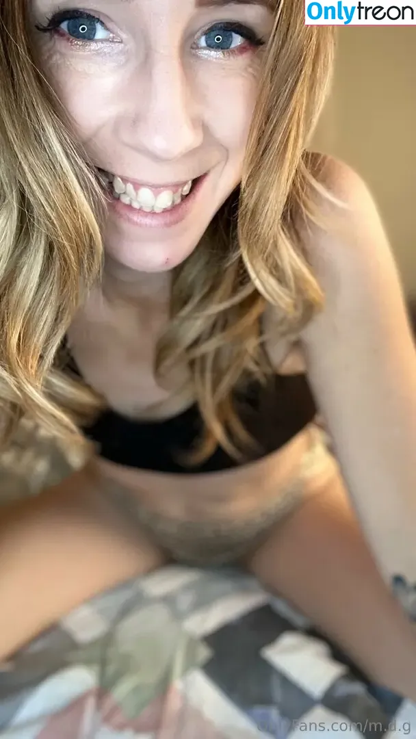 m.d.g nude photo #0004 (mdg_finance)