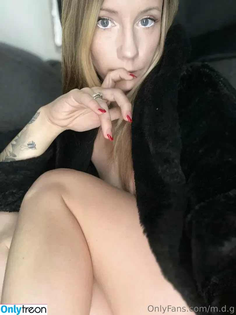m.d.g nude photo #0012 (mdg_finance)