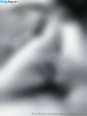 m-hiddenroom / hiddencompartment nude photo #0004
