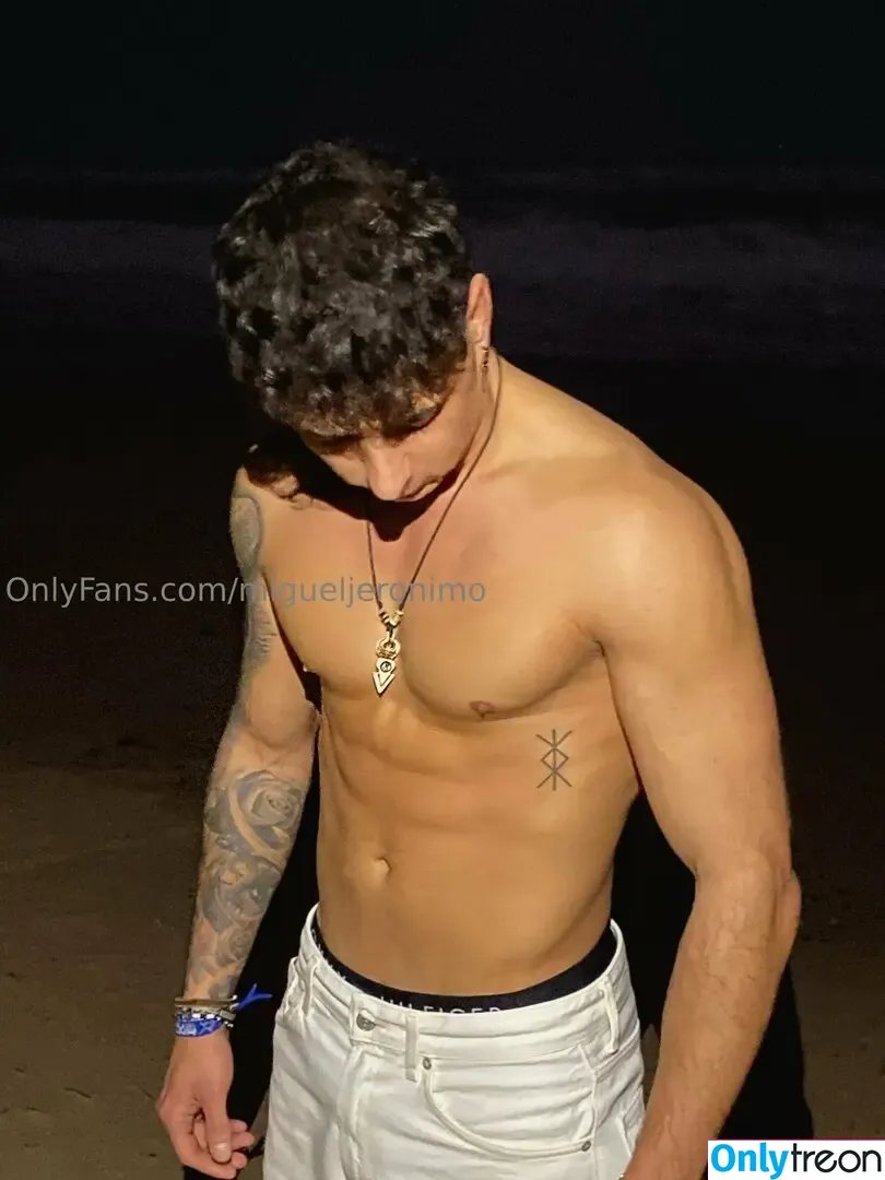 m_i_g_u_e_l_kj nude photo #0002 (miguelkj)