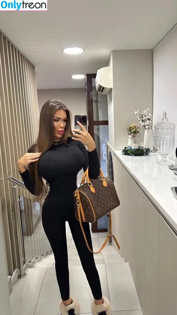 m.marielllll_musaeva nude photo #0001 (m.marielllll_musaeva)