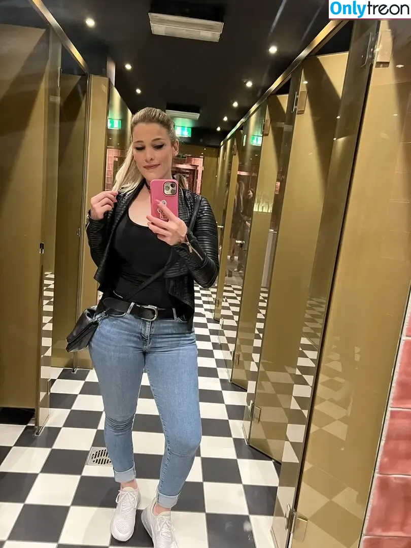 M3llytheone nude photo #0001 (M3llytheone)