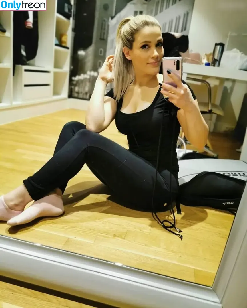 M3llytheone nude photo #0009 (M3llytheone)