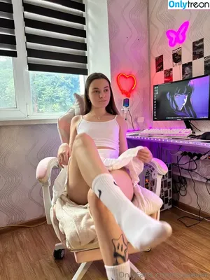 maaevee / maeveinamerica nude photo #0012