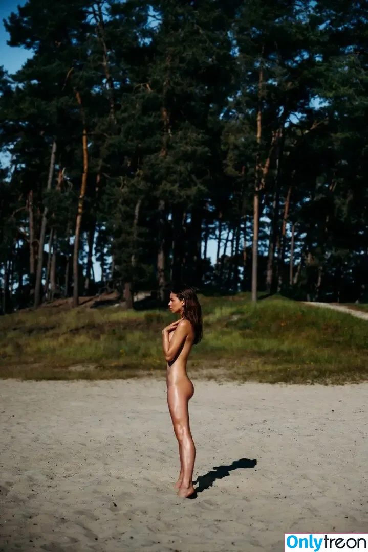 Maartje Van Noort nude photo #0023 (maartjevandennoort)