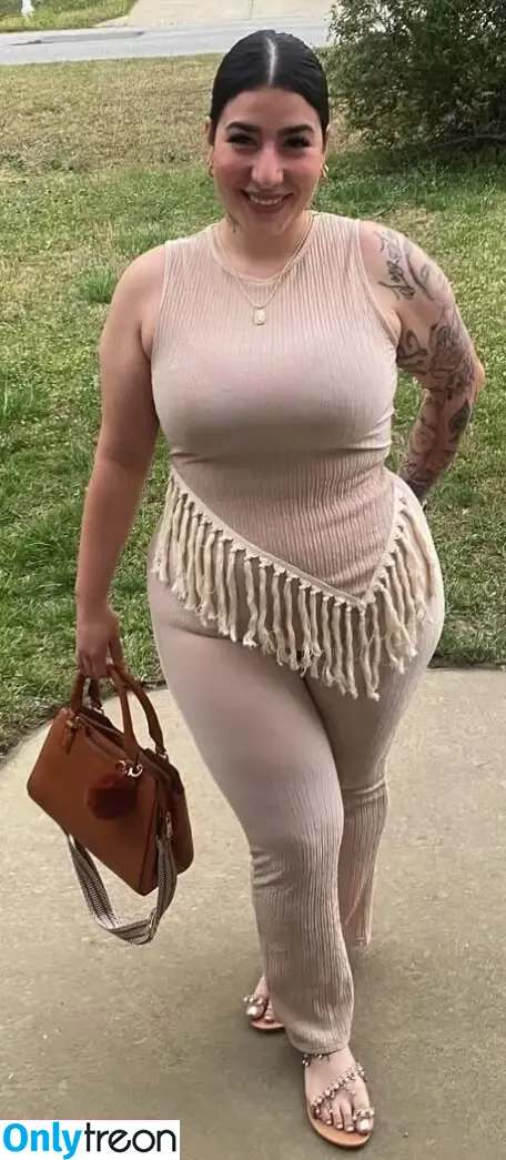 macaronimicaela nude photo #0018 (mothertruckermicaela)