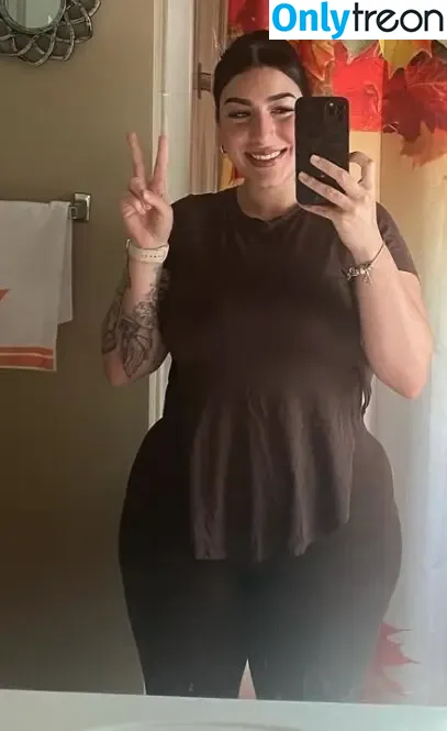 macaronimicaela nude photo #0022 (mothertruckermicaela)