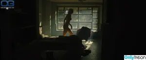 Mackenzie Davis / tmackenziedavis nude photo #0137