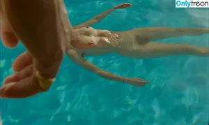 Mackenzie Davis / tmackenziedavis nude photo #0138