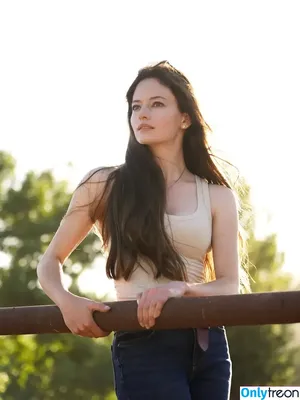 Mackenzie Foy / mackenziefoy nude photo #0067