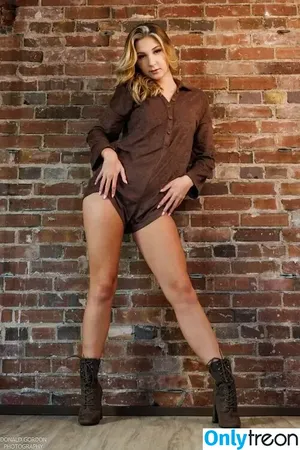 Mackenzie Lubeck / mackenzielynnlubeck nude photo #0023