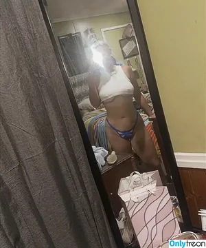 Mackenzie Walker / mxckenzierose nude photo #0015