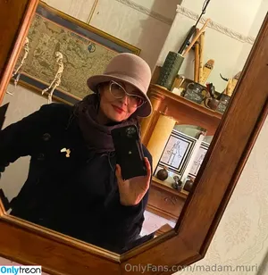madam.muriel / madam_muriels_meltdowns nude photo #0052